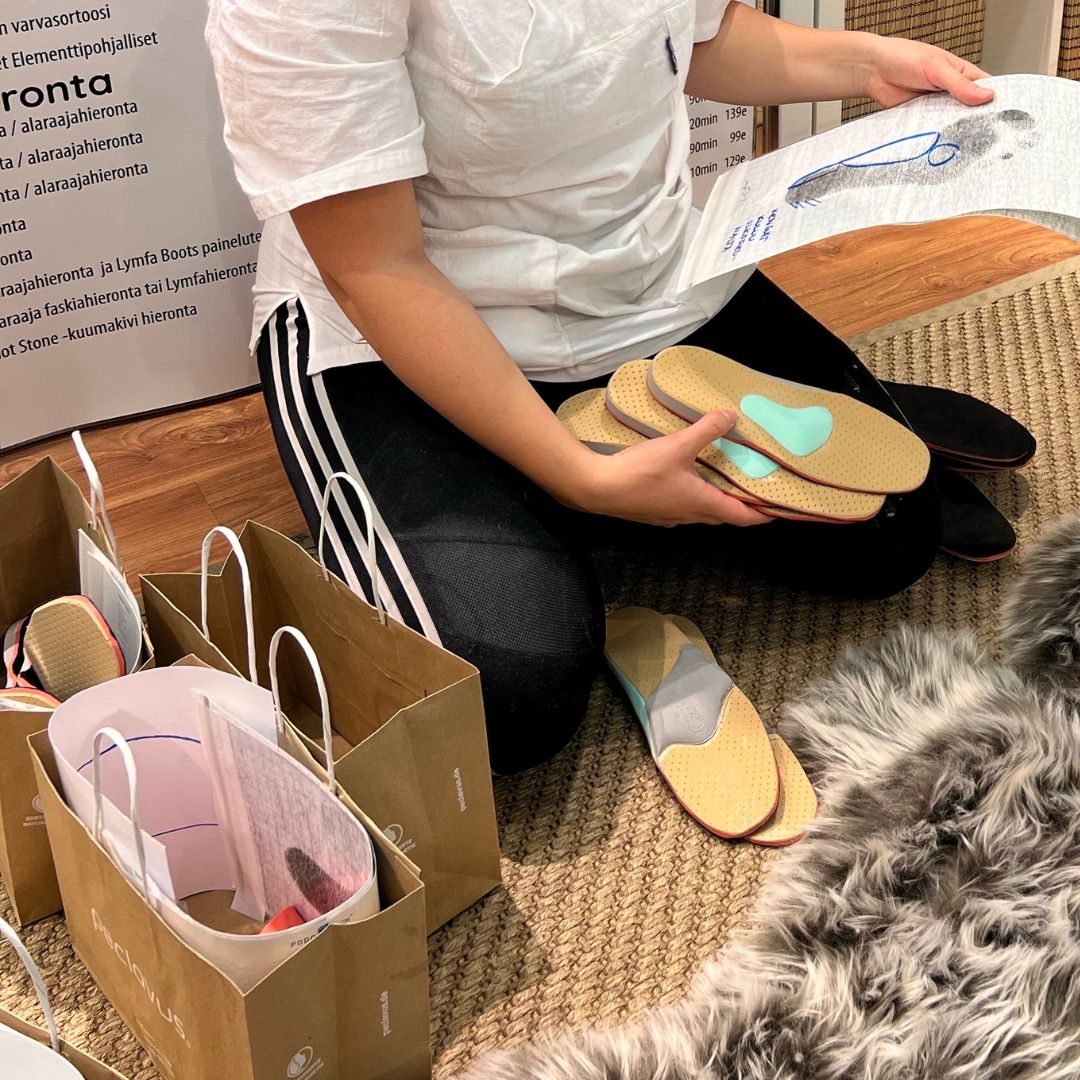 Kaksi paria yksilöllisiä elementtipohjallisia 250€ (260€) Jalkahoitola Eloisa