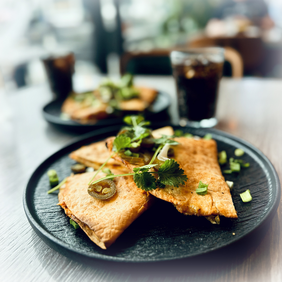 Juusto, Pekoni tai Kana Quesadilla 8,90€ Kulma